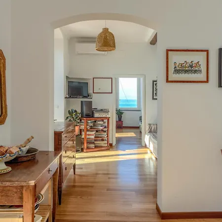 Il Castello - Beautiful Beachfront Apartment