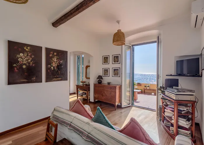 Il Castello - Beautiful Beachfront Apartment Bogliasco