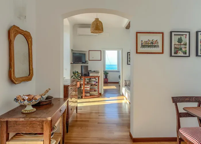 Il Castello - Beautiful Beachfront Apartment